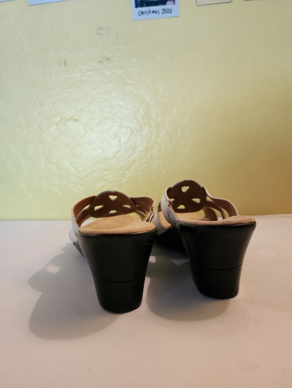 Vintage Clarks White Leather Sandal Pumps with Cute Cutouts